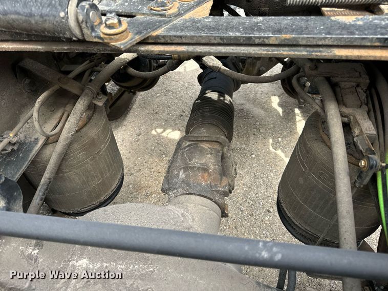 image for item DV1900 2007 International 9400i semi truck