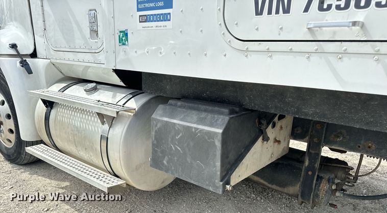 image for item DV1900 2007 International 9400i semi truck