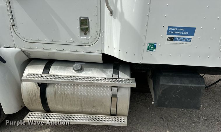 image for item DV1900 2007 International 9400i semi truck