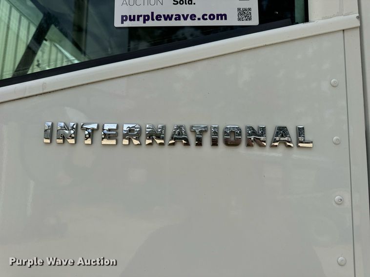 image for item DV1900 2007 International 9400i semi truck