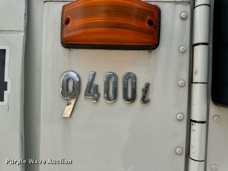 image for item DV1900 2007 International 9400i semi truck