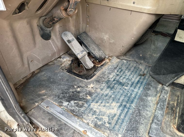 image for item DV1900 2007 International 9400i semi truck