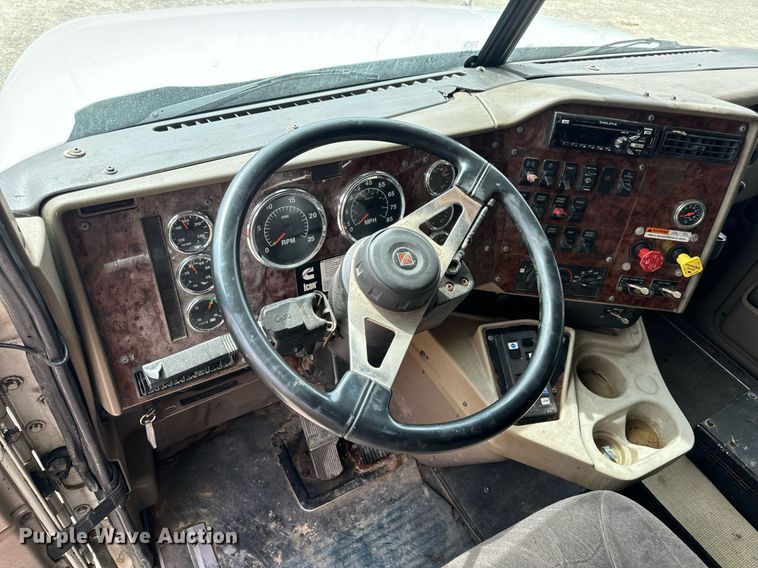 image for item DV1900 2007 International 9400i semi truck