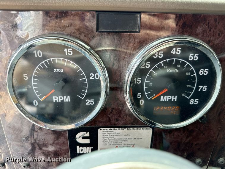 image for item DV1900 2007 International 9400i semi truck