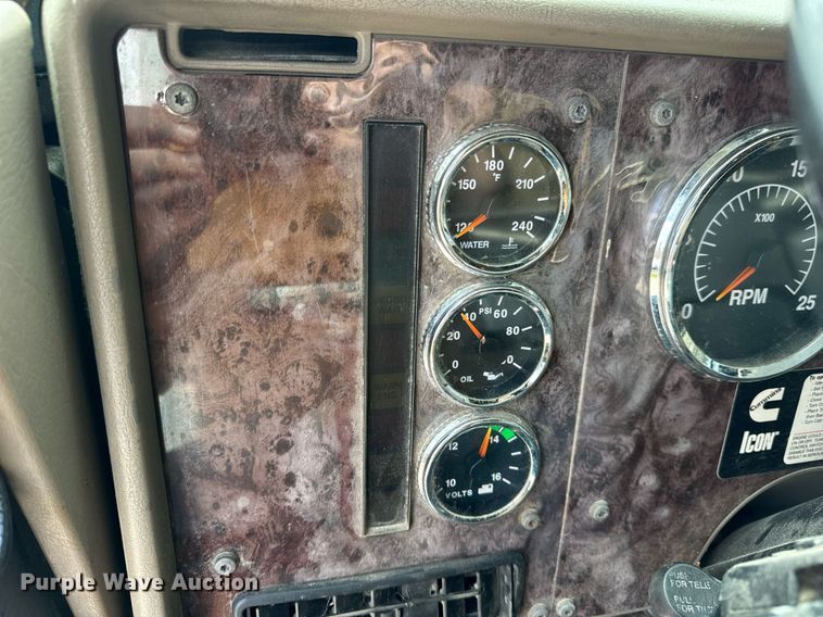 image for item DV1900 2007 International 9400i semi truck