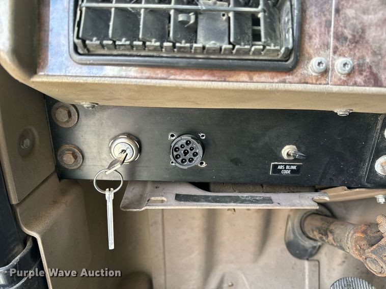 image for item DV1900 2007 International 9400i semi truck