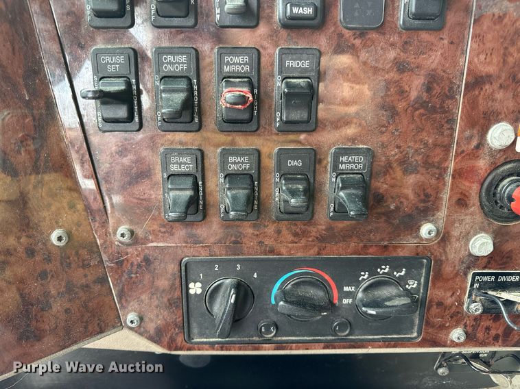 image for item DV1900 2007 International 9400i semi truck