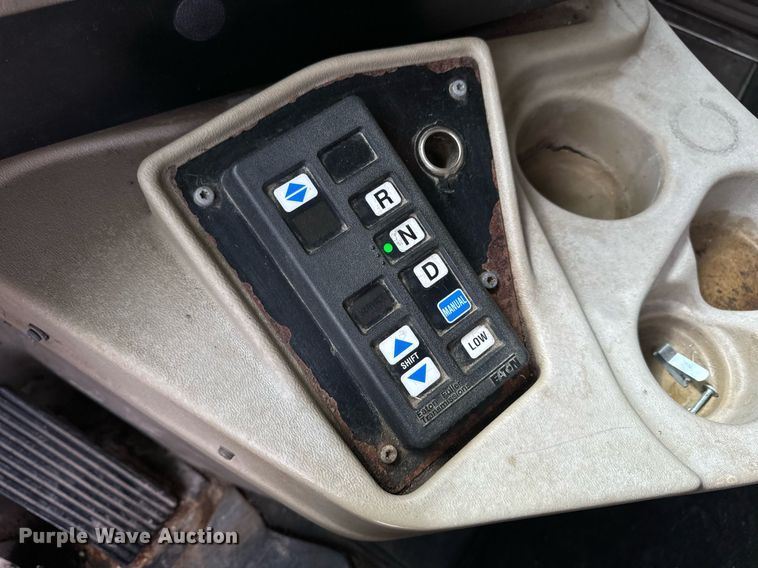 image for item DV1900 2007 International 9400i semi truck