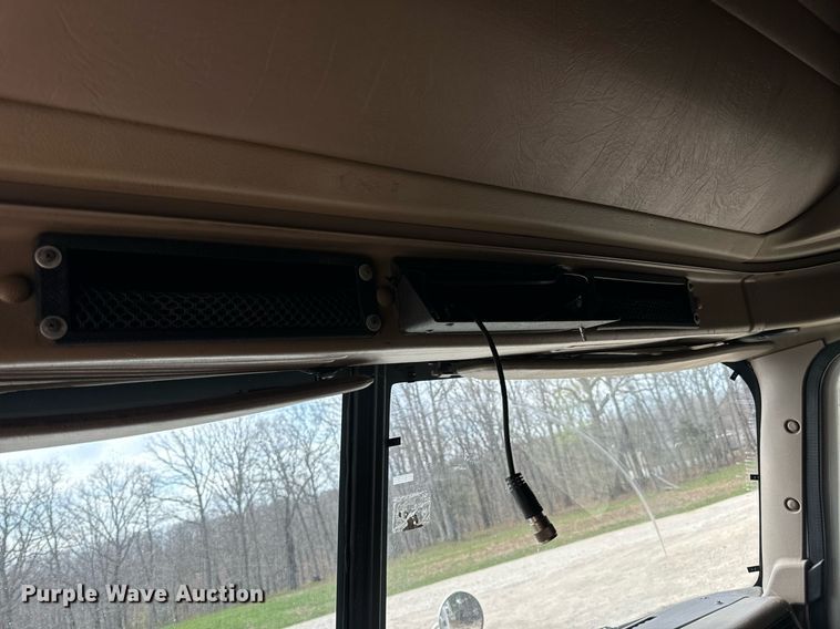 image for item DV1900 2007 International 9400i semi truck