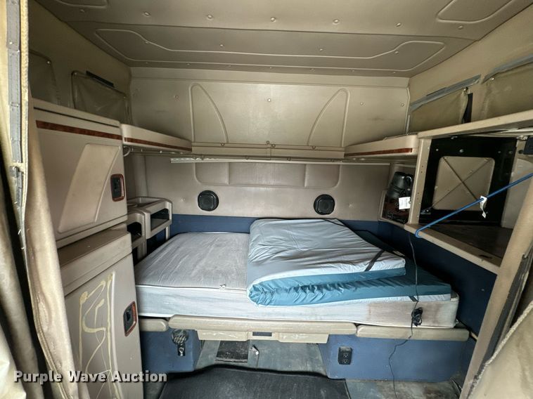 image for item DV1900 2007 International 9400i semi truck