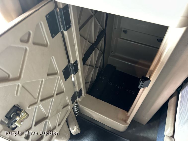 image for item DV1900 2007 International 9400i semi truck