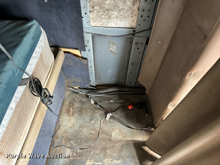 image for item DV1900 2007 International 9400i semi truck