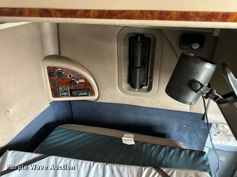 image for item DV1900 2007 International 9400i semi truck