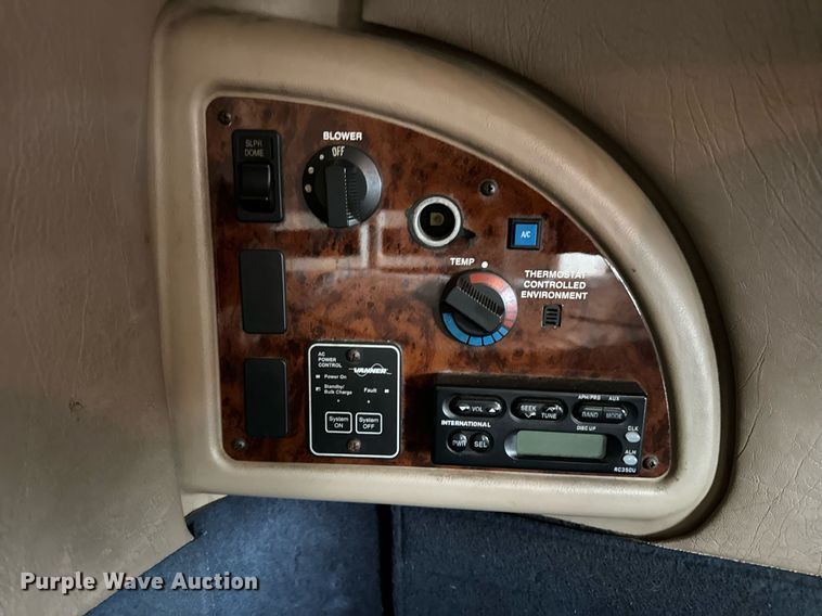 image for item DV1900 2007 International 9400i semi truck