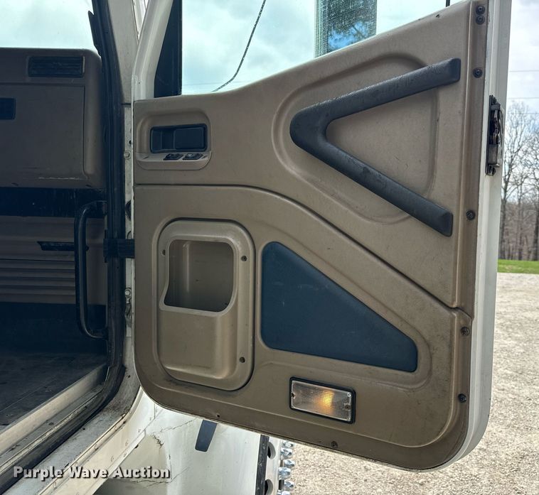 image for item DV1900 2007 International 9400i semi truck