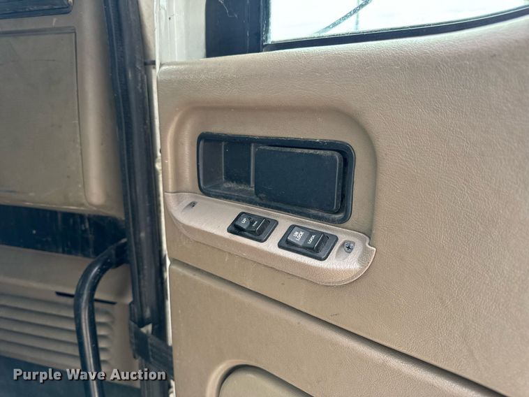 image for item DV1900 2007 International 9400i semi truck