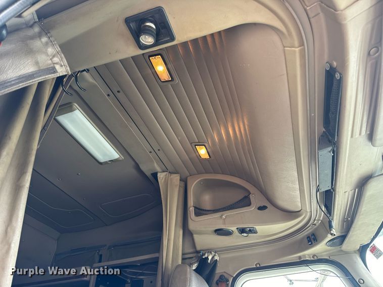 image for item DV1900 2007 International 9400i semi truck