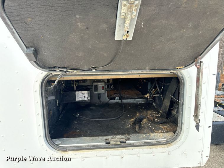 image for item DV1900 2007 International 9400i semi truck