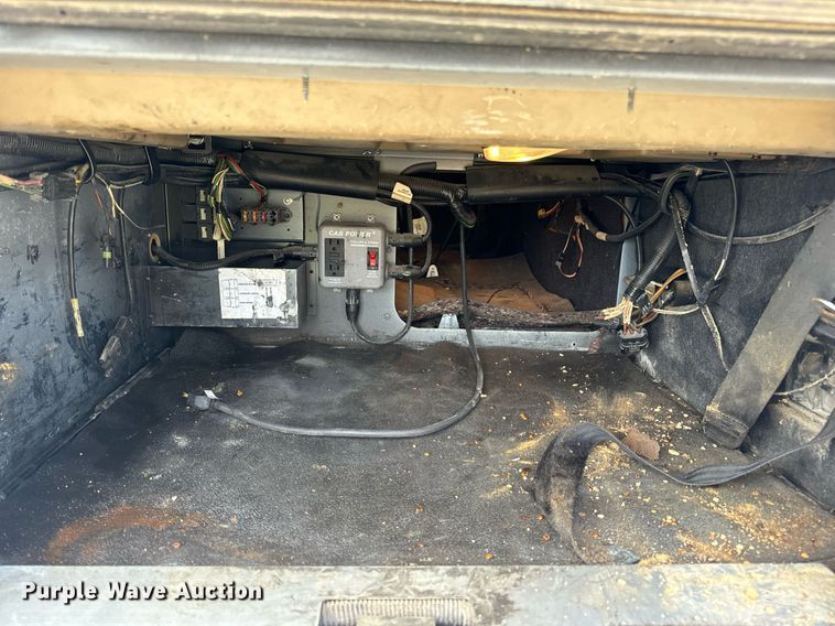 image for item DV1900 2007 International 9400i semi truck