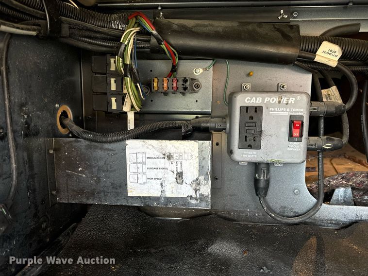 image for item DV1900 2007 International 9400i semi truck