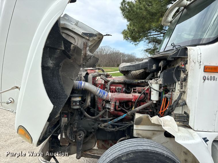 image for item DV1900 2007 International 9400i semi truck