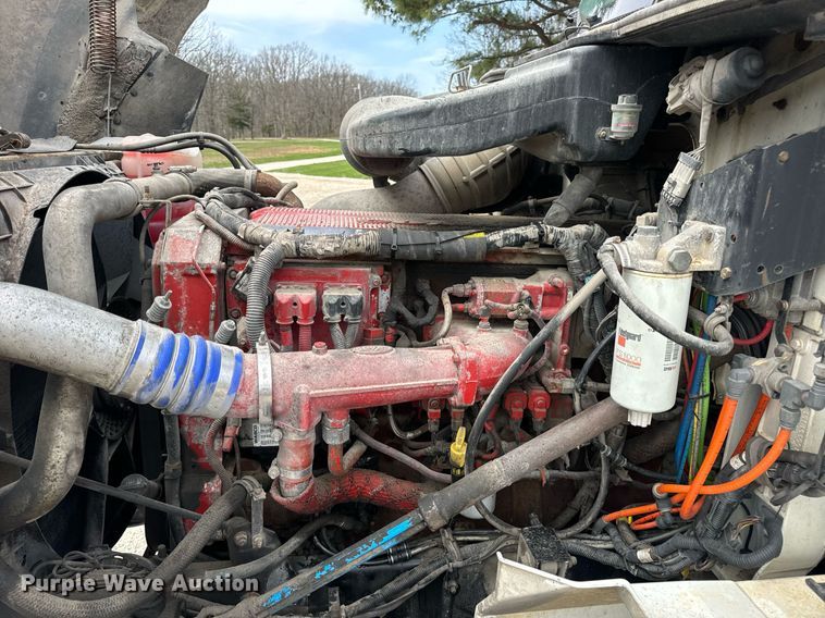 image for item DV1900 2007 International 9400i semi truck