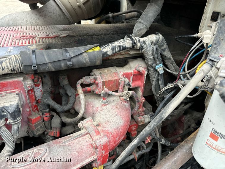 image for item DV1900 2007 International 9400i semi truck