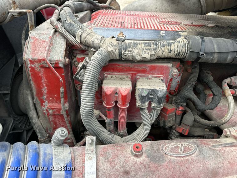 image for item DV1900 2007 International 9400i semi truck