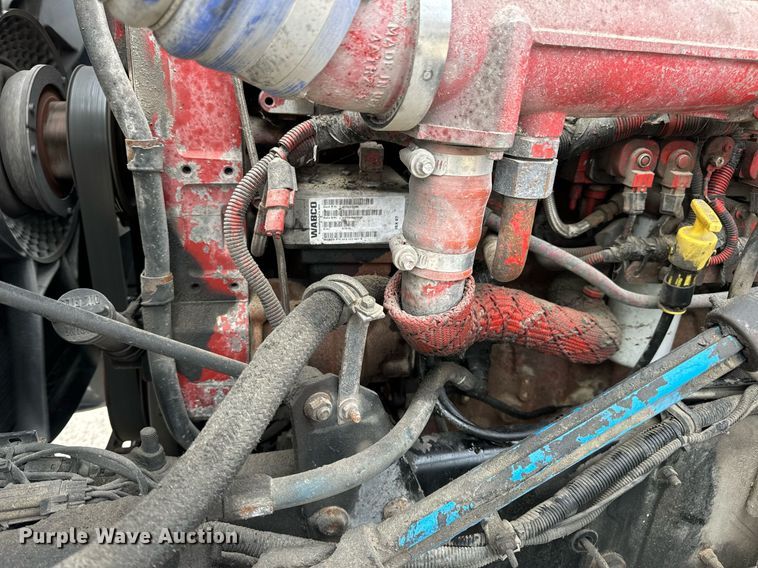 image for item DV1900 2007 International 9400i semi truck