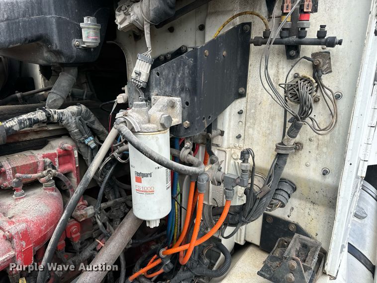 image for item DV1900 2007 International 9400i semi truck