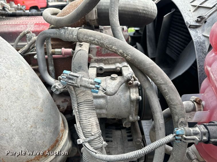 image for item DV1900 2007 International 9400i semi truck