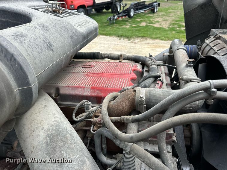 image for item DV1900 2007 International 9400i semi truck