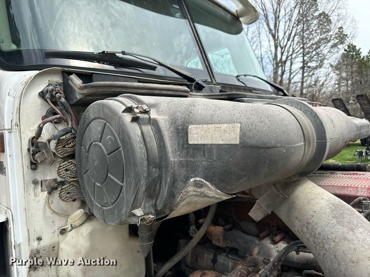 image for item DV1900 2007 International 9400i semi truck