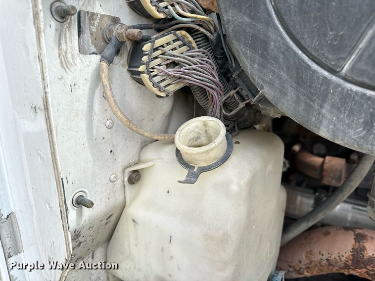 image for item DV1900 2007 International 9400i semi truck