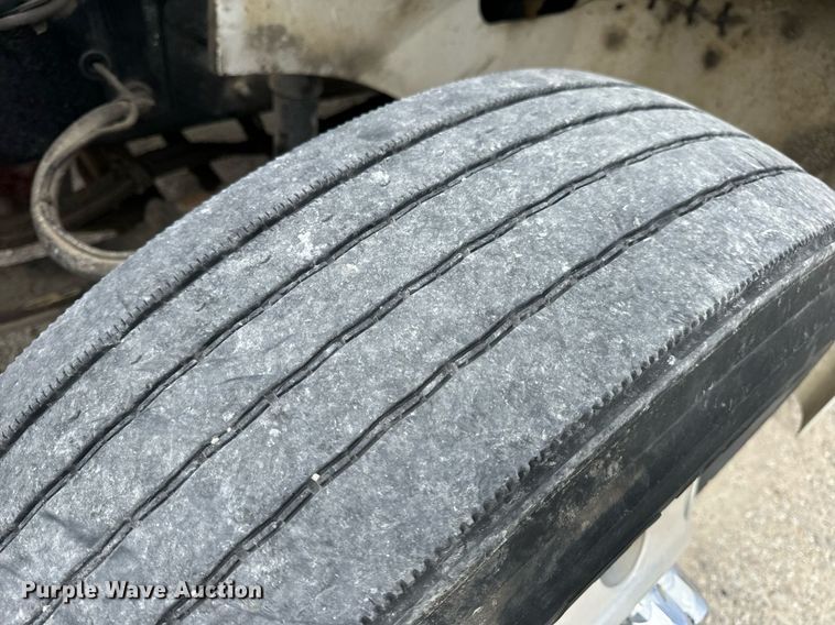 image for item DV1900 2007 International 9400i semi truck