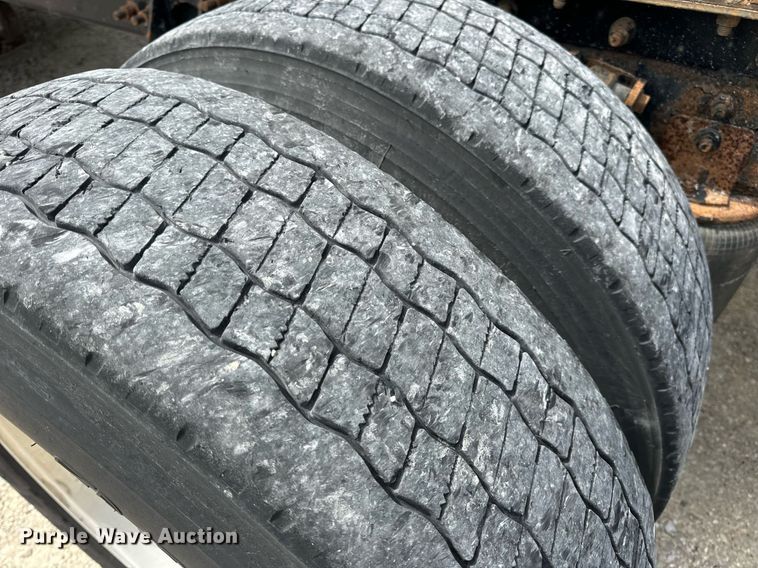 image for item DV1900 2007 International 9400i semi truck