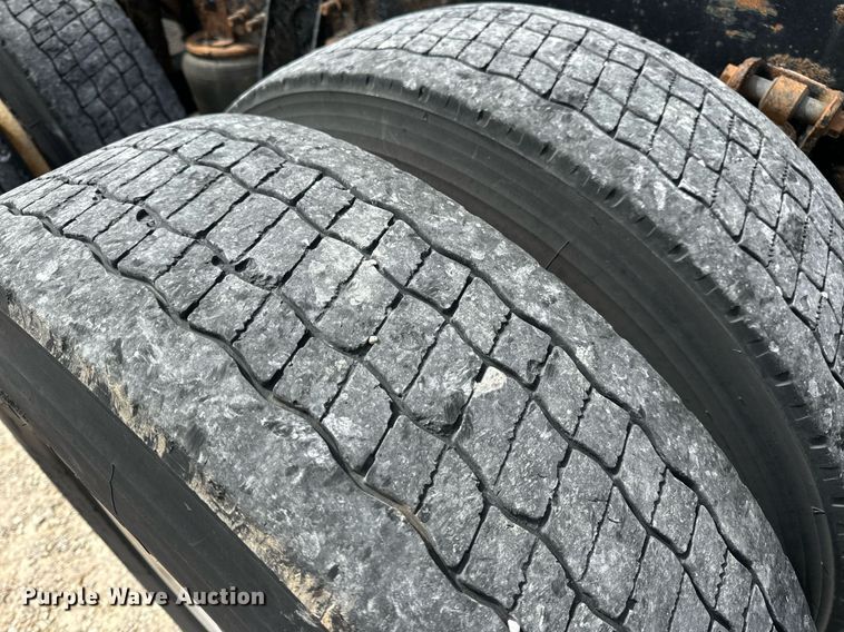 image for item DV1900 2007 International 9400i semi truck