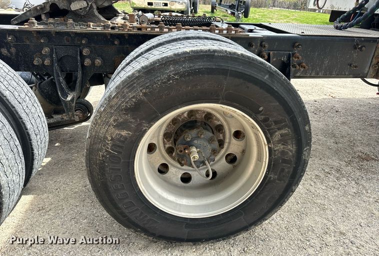 image for item DV1900 2007 International 9400i semi truck