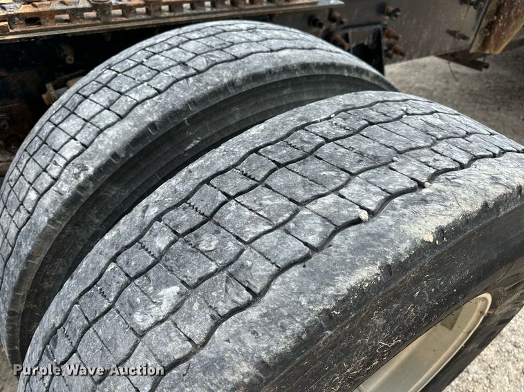 image for item DV1900 2007 International 9400i semi truck