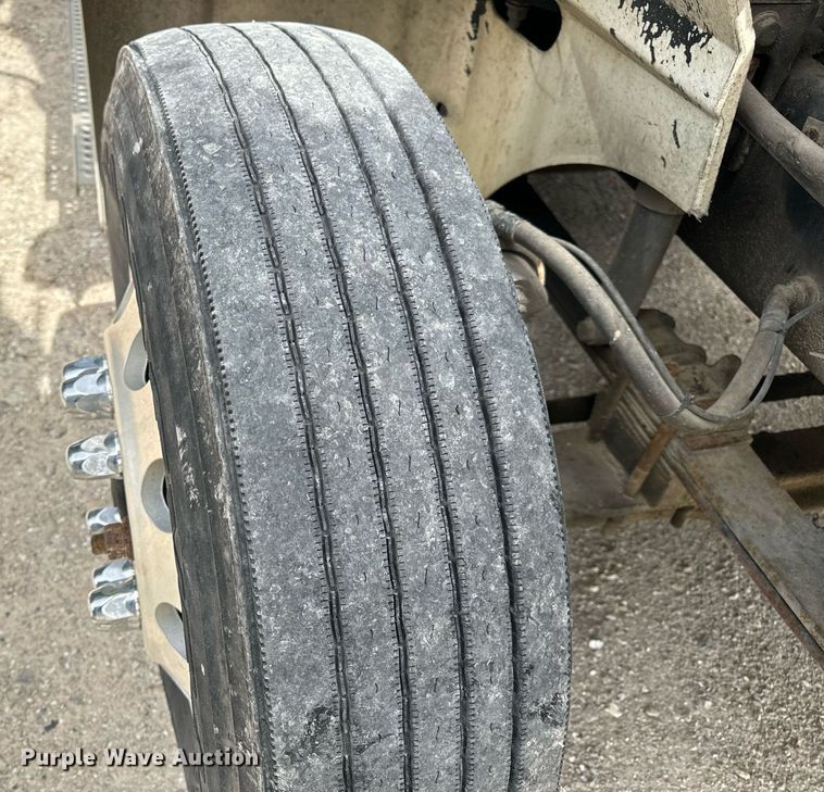 image for item DV1900 2007 International 9400i semi truck