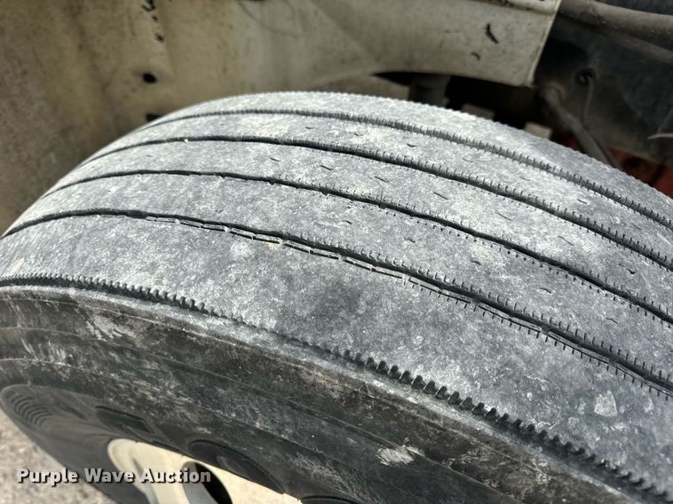 image for item DV1900 2007 International 9400i semi truck