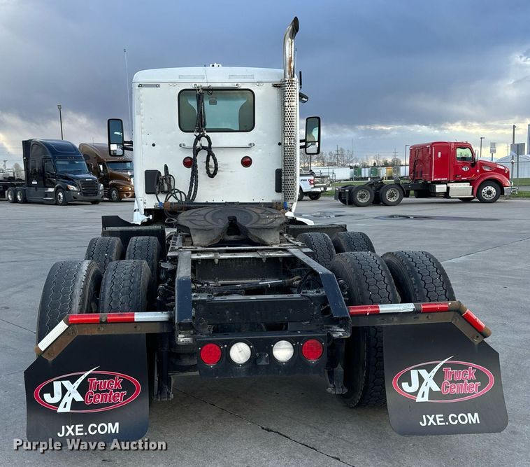 image for item DV1902 2015 Kenworth T680 semi truck