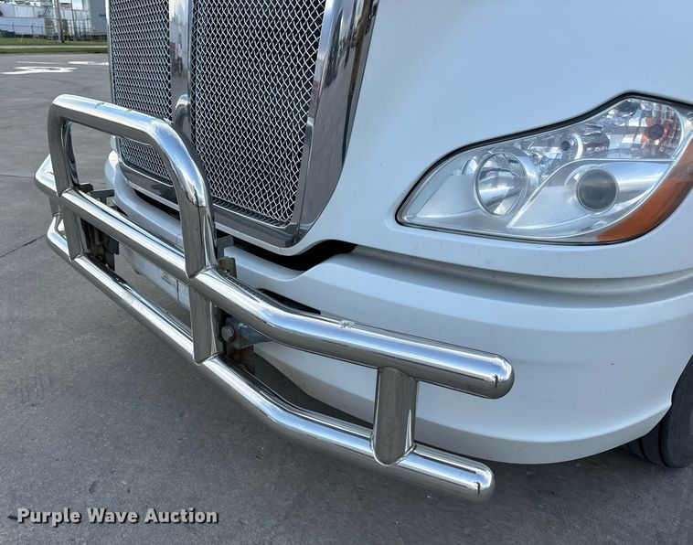 image for item DV1902 2015 Kenworth T680 semi truck