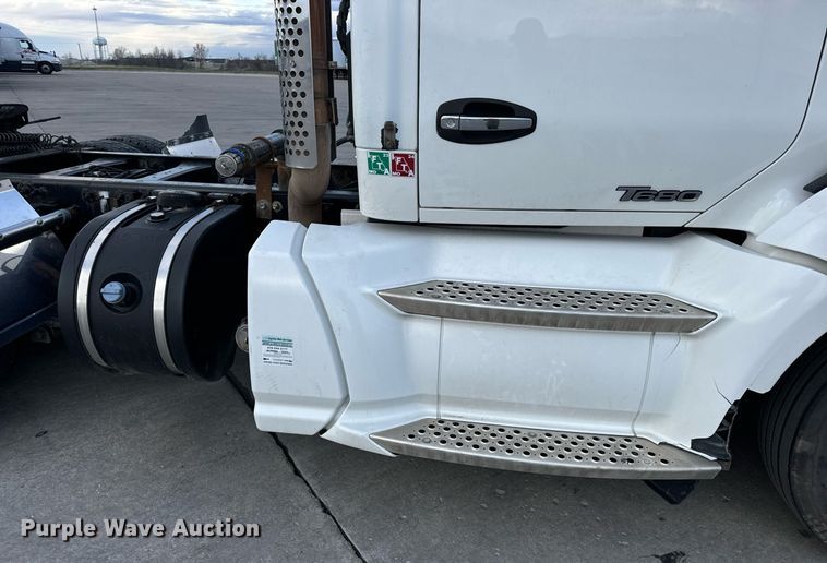 image for item DV1902 2015 Kenworth T680 semi truck