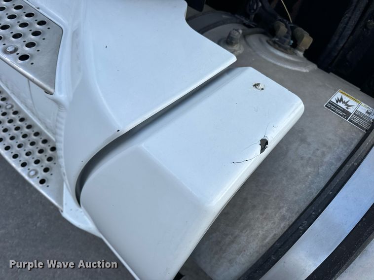 image for item DV1902 2015 Kenworth T680 semi truck