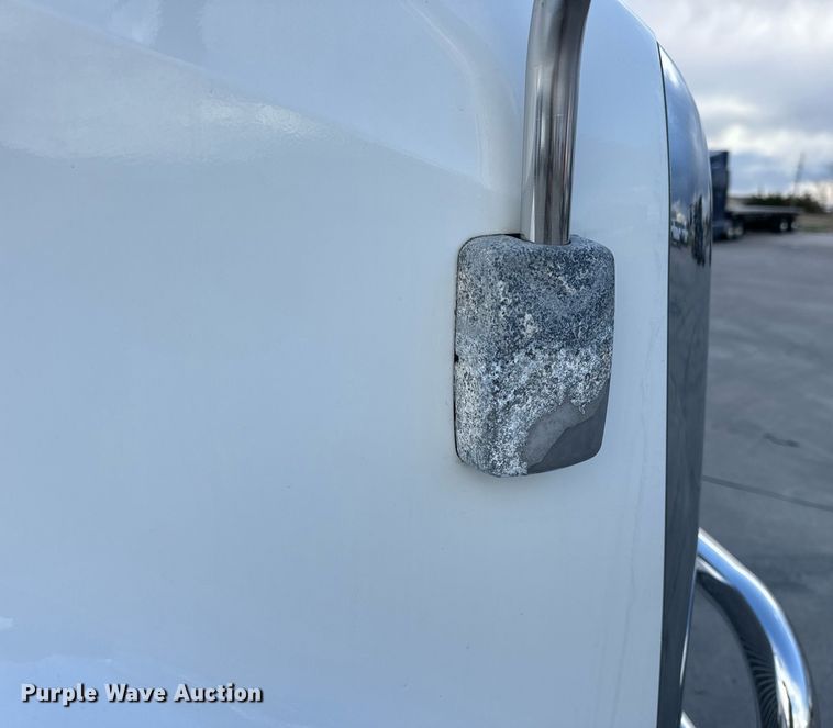 image for item DV1902 2015 Kenworth T680 semi truck