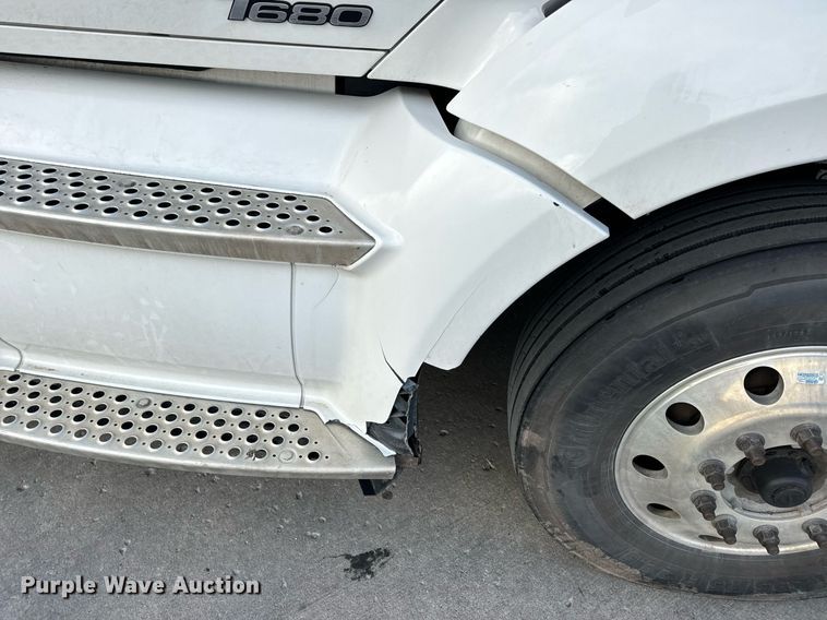 image for item DV1902 2015 Kenworth T680 semi truck