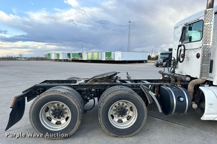 image for item DV1902 2015 Kenworth T680 semi truck