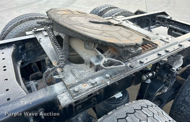 image for item DV1902 2015 Kenworth T680 semi truck