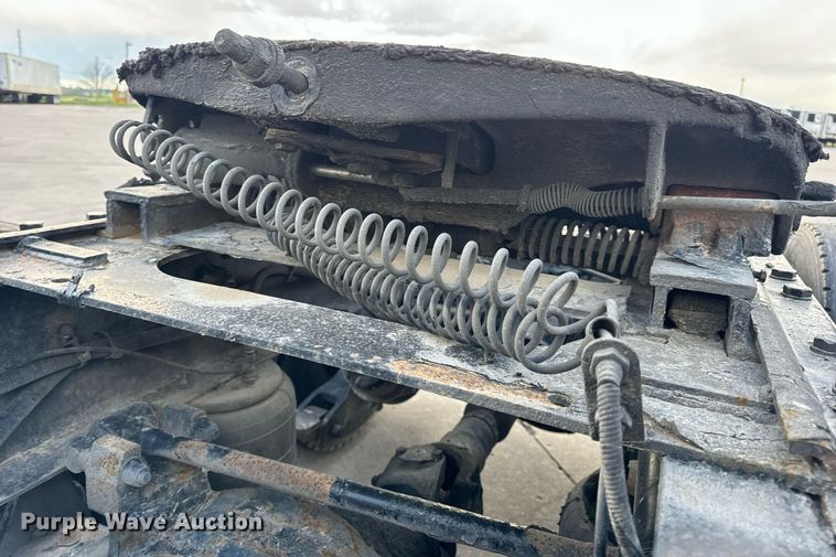 image for item DV1902 2015 Kenworth T680 semi truck